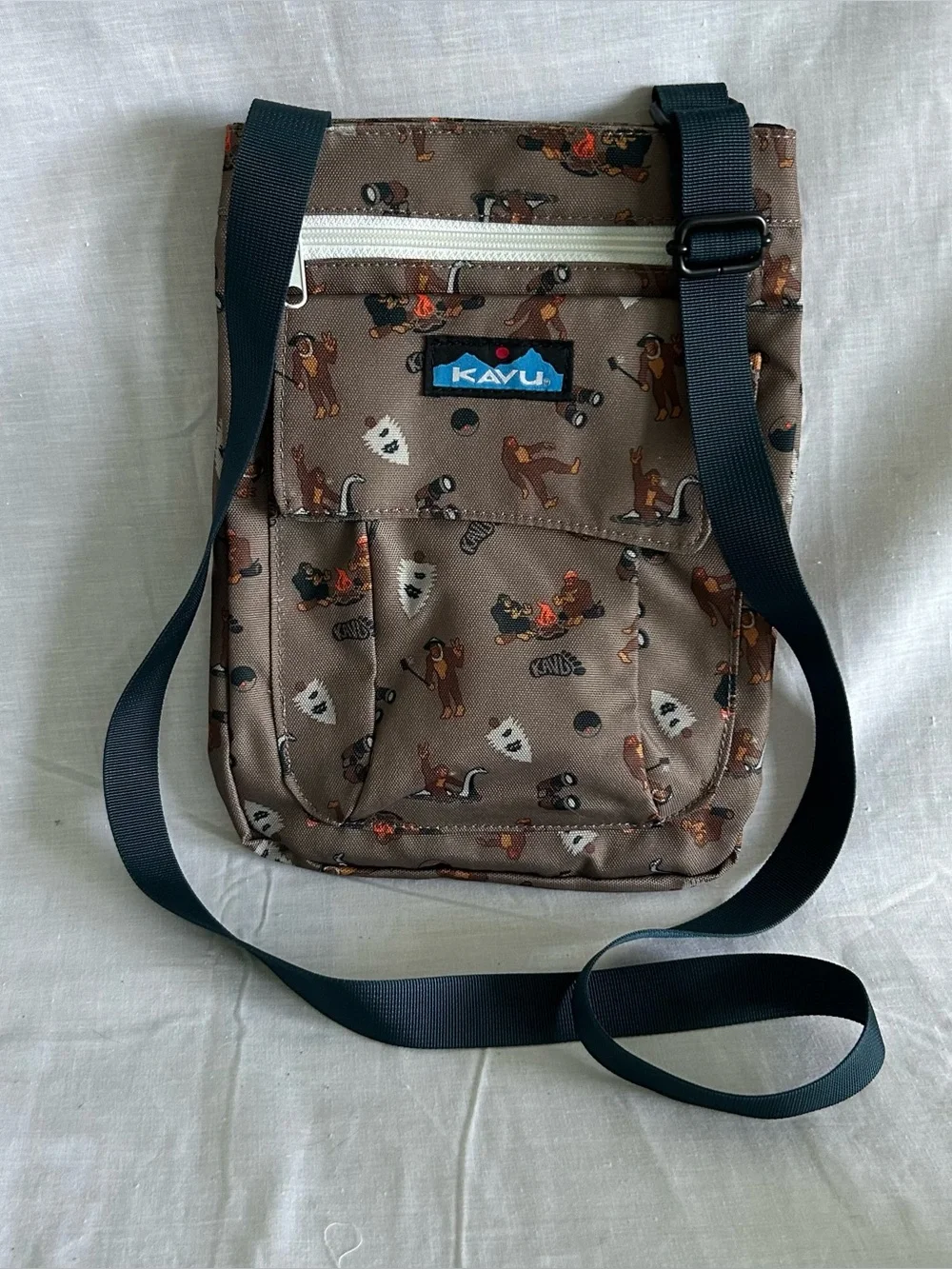 KAVU For Keeps Crossbody Bag Discontinued Sasquatch Print Pattern - Picture 1 of 6